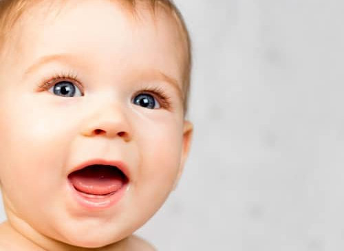Première poussée dentaire : Les effets secondaires de bébé